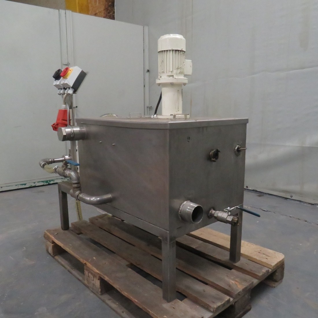 R6MA6176 Stainless steel mixing tank with transfer pump