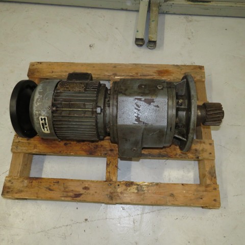 R12MB747 SEW Geared motor type RF 72 -2.2 kw/hp 3